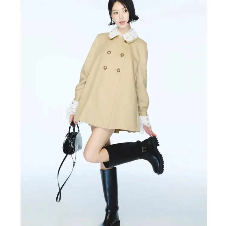 【全额运补】秋季新款卡其色蕾丝拼接外套娃娃领森系长袖风衣女9149
