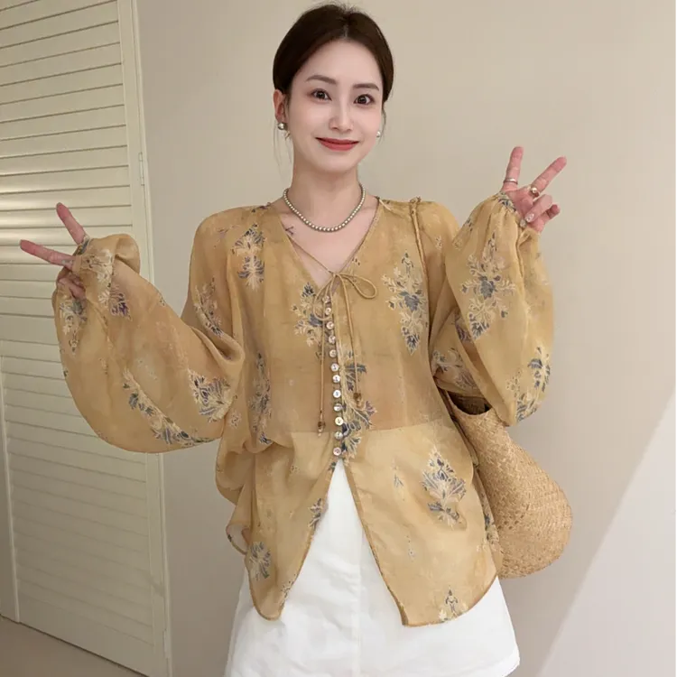 SUNCC自制 夏日生花 夏季气质V领显白清透氛围感显瘦遮阳凉感上衣