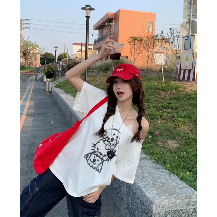 2025夏季美式卡通小狗印花斜肩上衣宽松休闲百搭露肩短袖T恤女