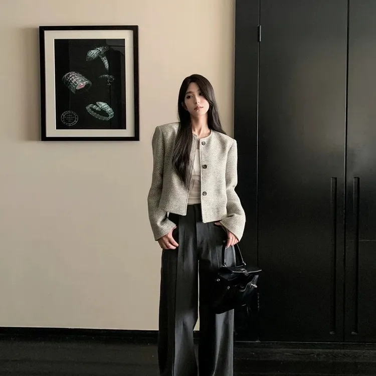 2025春秋新款小香风外套女短款气质复古圆领单排扣上衣条纹宽松