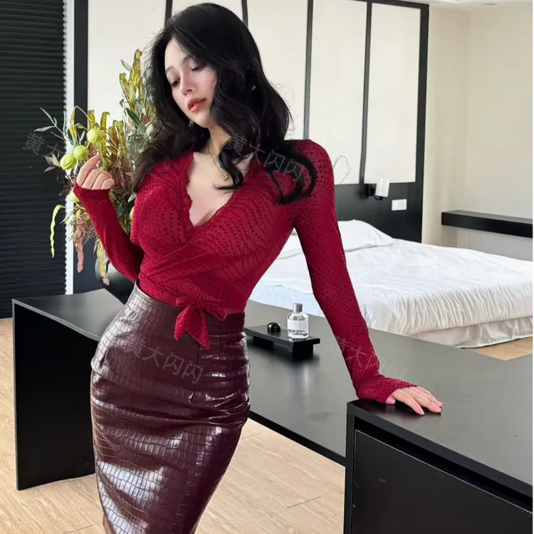 【新店请到黄大闪闪女装店1号】气质修身定制性感上衣SSQ6605