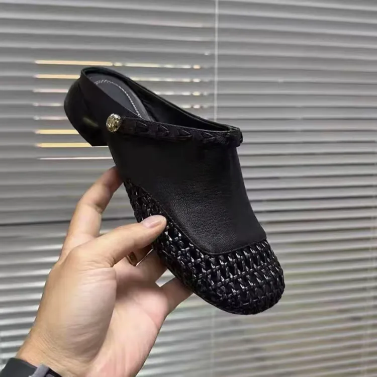 【品牌力荐】2025夏季新款时尚镂空编织百搭纯色女款包头托羊3883