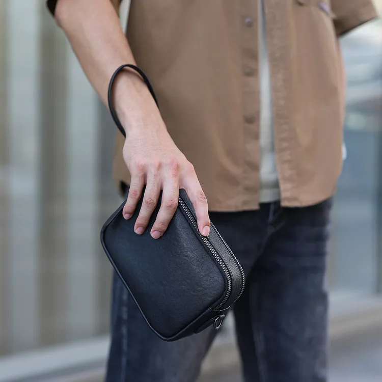 2025新款真皮男士单肩斜挎包高级感休闲百搭通勤男款背包男包