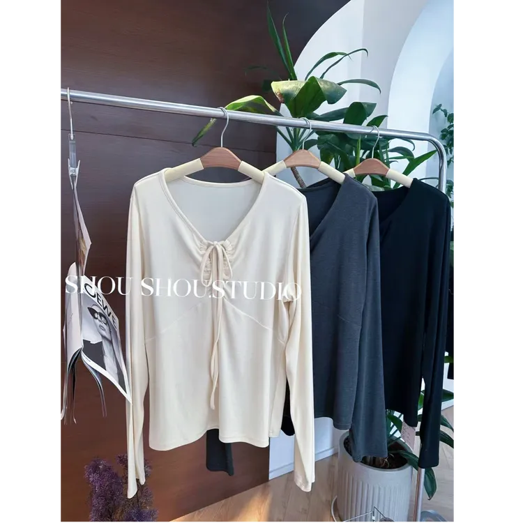 【瘦瘦】大码秋季V领胸口抽绳百搭舒适显瘦百搭长袖打底衫S02047