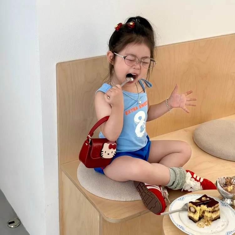 小思家女童2025夏季休闲韩版辣妹风露肩系带上衣百搭花苞短裤套装