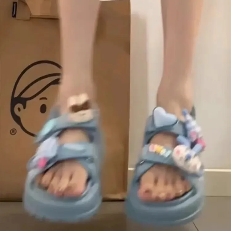 时尚可爱卡通小熊一字扣带魔术贴凉鞋女款2025夏季新款沙滩凉拖鞋