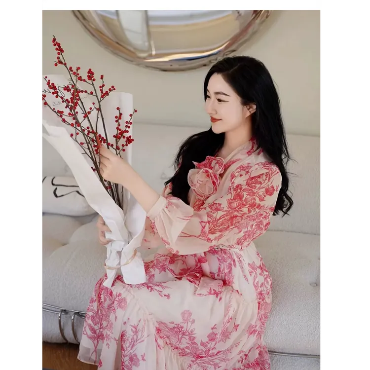 春装女2025年新款粉色连衣裙茶歇法式气质高级感收腰绝美花卉长裙