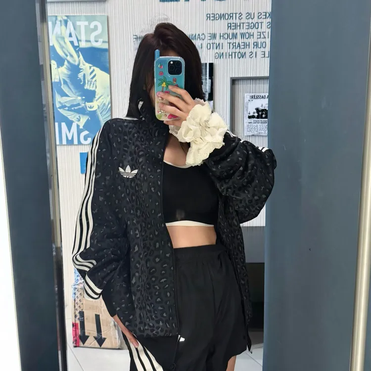 adidas三叶草豹纹印花运动宽松夹克外套 JV7579