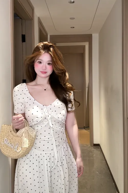 【清清】微胖mm 掐腰短袖波点长裙V领法式连衣裙收腰显瘦芭比风