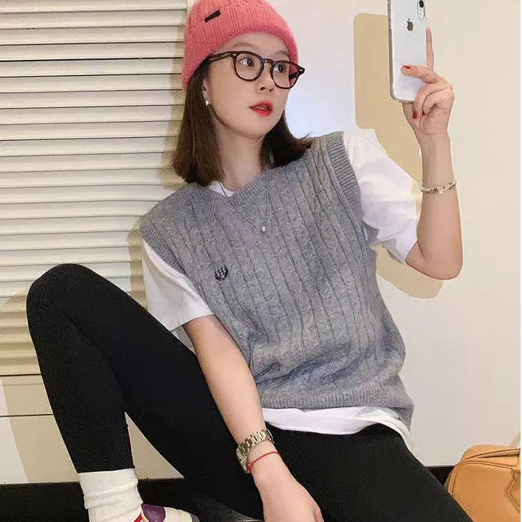 秋冬款100%羊毛针织马甲女圆领麻花刺绣坎肩宽松叠穿无袖毛衣背心