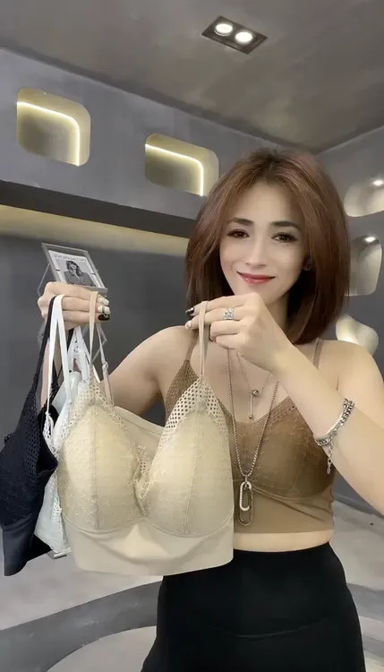 2025春夏新款无痕一体防走光美背吊带背心女内搭时尚百搭潮蕾丝