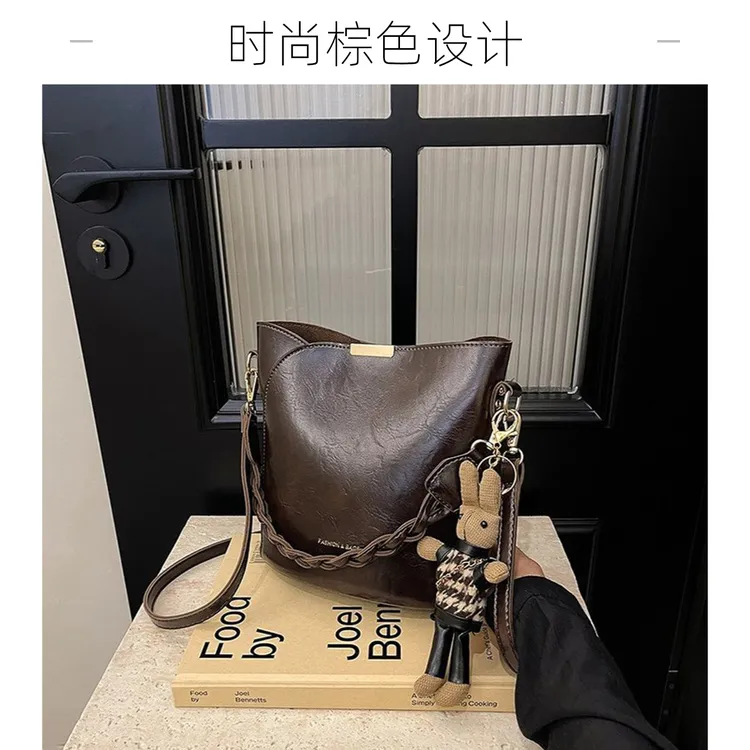 托特包带挂件车缝线尼龙布单肩包包盖式女包