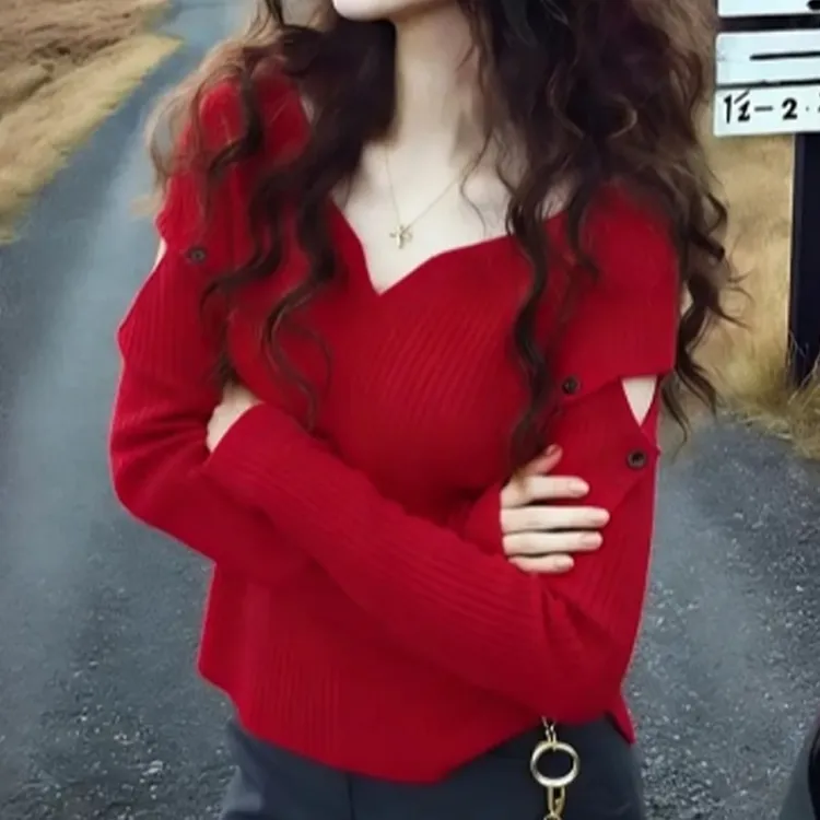 冬季韩里韩气穿搭轻奢高级感巨好看洋气减龄小众不撞款红色针织衫