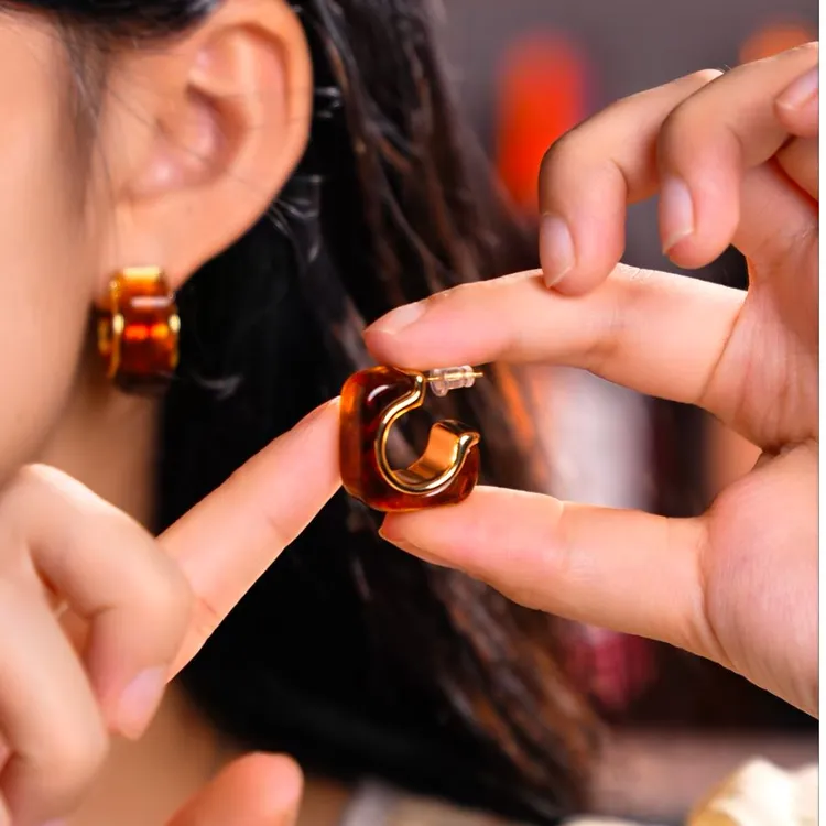 铜合金树脂耳饰 新款美拉德方形耳环琥珀色耳钉轻奢气质复古耳饰