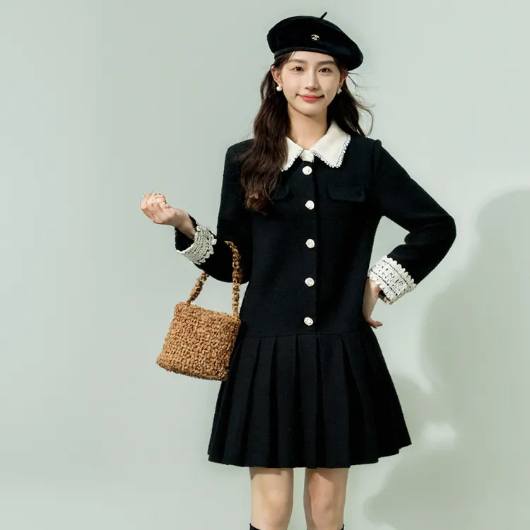 奢姿大码女装冬季新款显瘦时尚小香风撞色翻领花边拼接百褶连衣裙