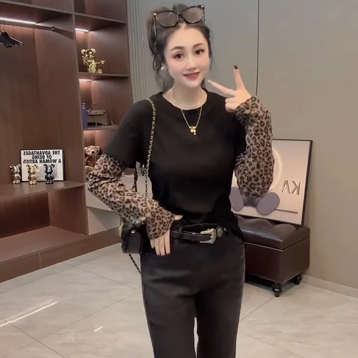 新款拼接袖子豹纹女设计师百搭极简风直筒型显瘦小衫打底衫百搭款