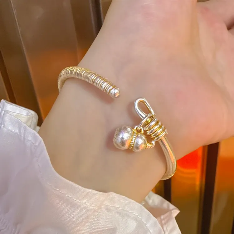 潮兴福 足银手镯 9999纯银镯子女实心描金开口葫芦年轻款简约手环