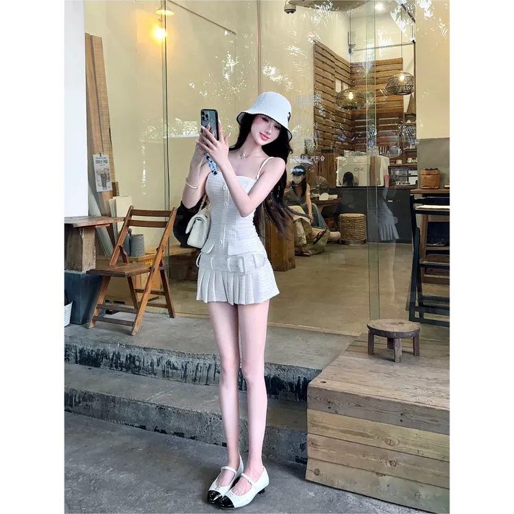 财阀千金2025夏季新款微弹小香气质名媛吊带掐腰百褶连衣裙短裙