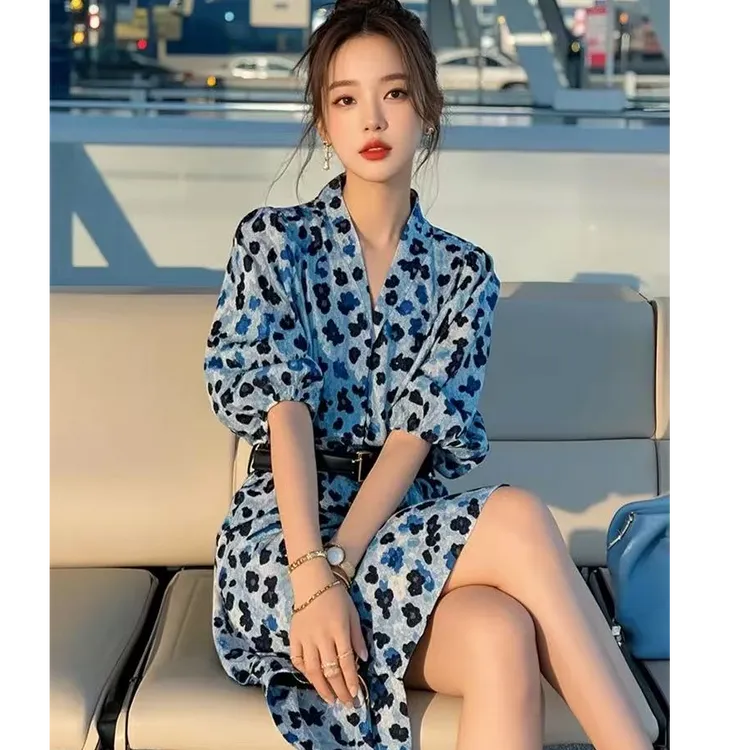 漂亮独特蓝色碎花连衣裙春季小个子超仙温柔法式绝美度假碎花裙子