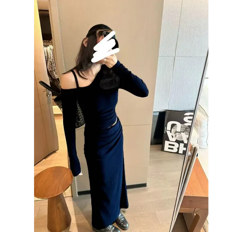 2025年秋季新款薄绒斜肩长袖上衣＋褶皱包臀长款半身裙两件套