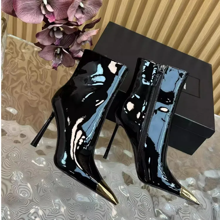 气质黑色高跟短靴女2026新款尖头细跟侧拉链加绒洋气金属头中筒靴