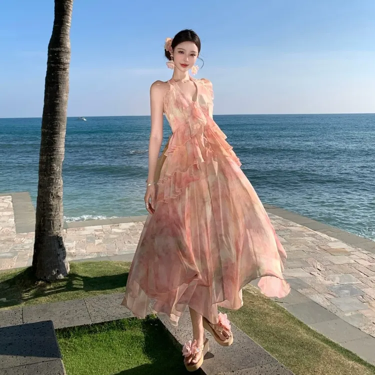 海边度假温柔风晕染碎花v领挂脖连衣裙超好看夏日绝美长款小裙子