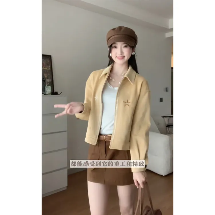 奶酪黄复古重工绣花麂皮绒翻领设计夹克外套女秋季时尚休闲上衣