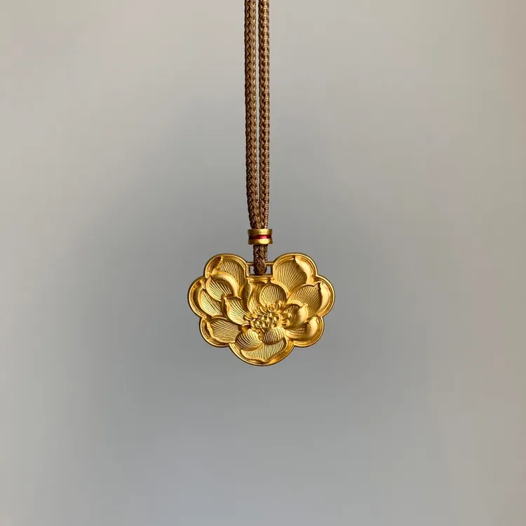 卡柒 非金属棉绳项链 新中式浮雕莲花项链女轻奢气质高级感毛衣链