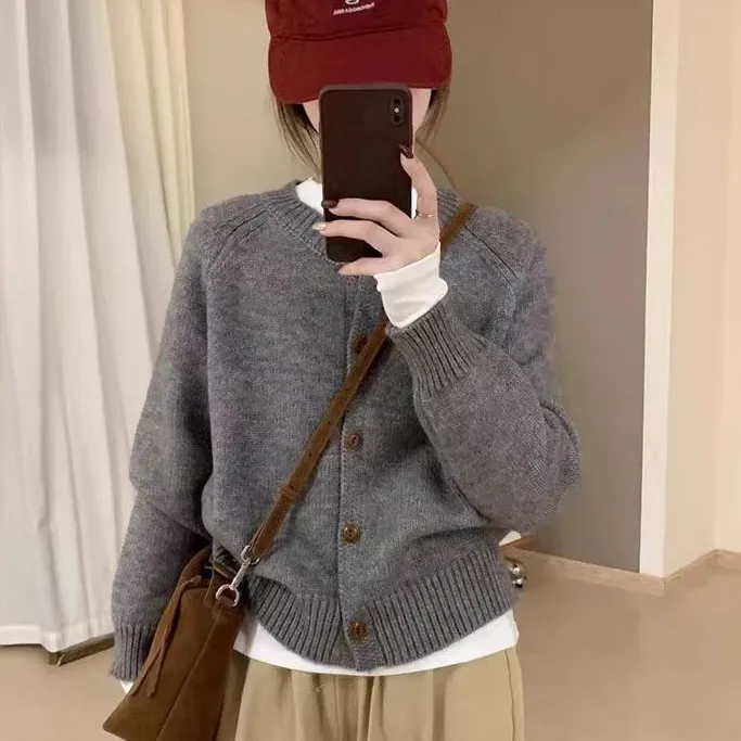 2025秋冬季新款韩系复古圆领单排纽扣毛衣女款小个子短款针织开衫
