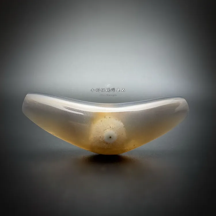 天然灰冰玛瑙牛角珠冰花通眼 尺寸 49*15
