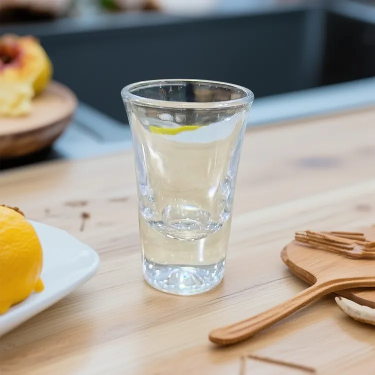 白酒杯啤酒杯烈酒杯纯色简约简约居家必备生活用品简约透明玻璃杯