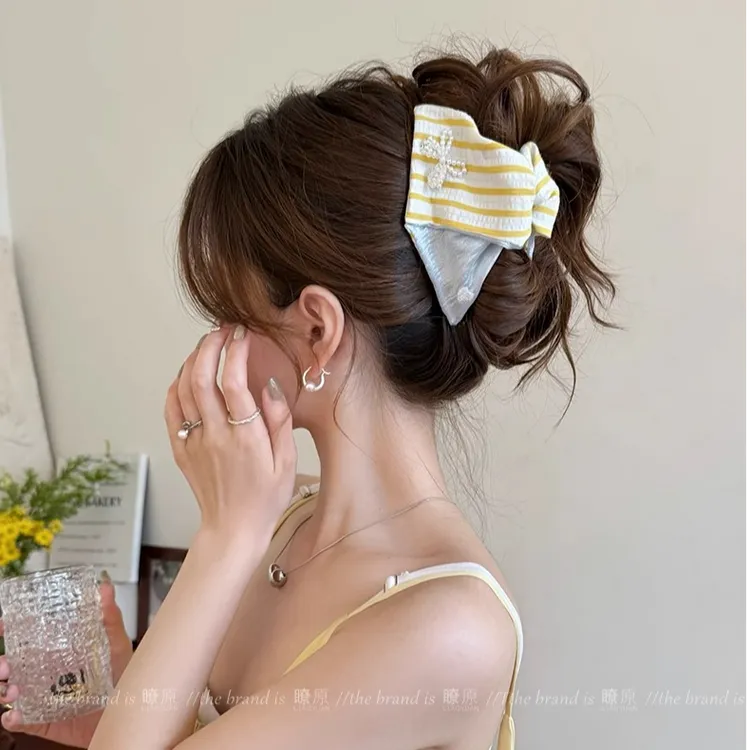 盐系黄蓝条纹三角抓夹女高级感2025新款可爱发夹后脑勺大号鲨鱼夹