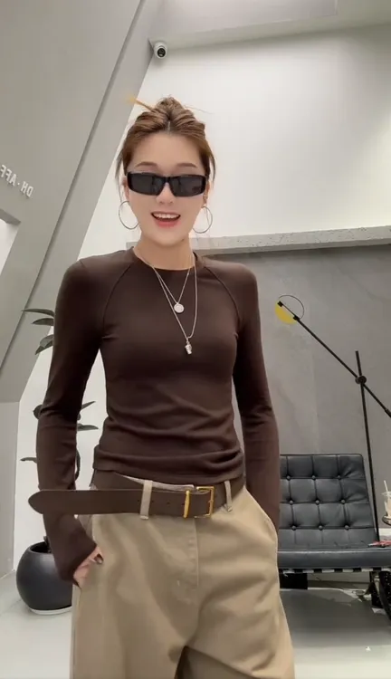 插肩袖圆领打底衫女秋修身百搭外穿长袖T恤休闲舒适打底上衣女装