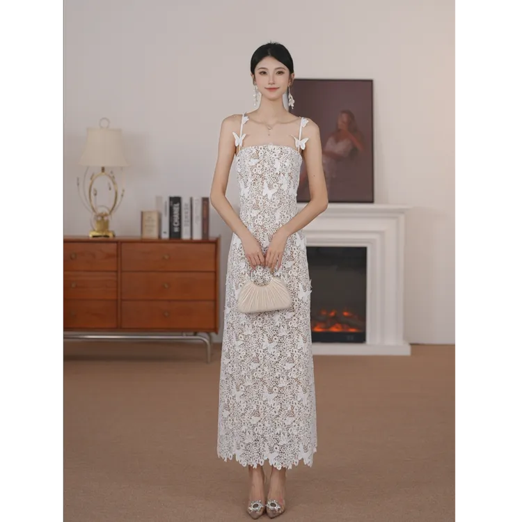 【蔡若燃】白色小香风立体蝴蝶蕾丝刺绣吊带高级感温柔感连衣裙M184