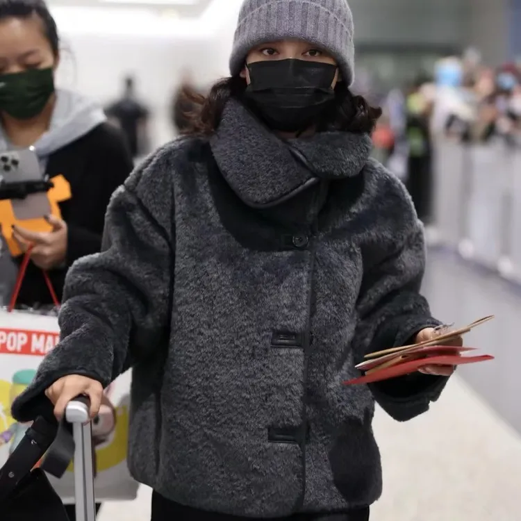 辛芷蕾同款进口皮毛一体外套女2025冬新款短款小个子高级羊毛皮草