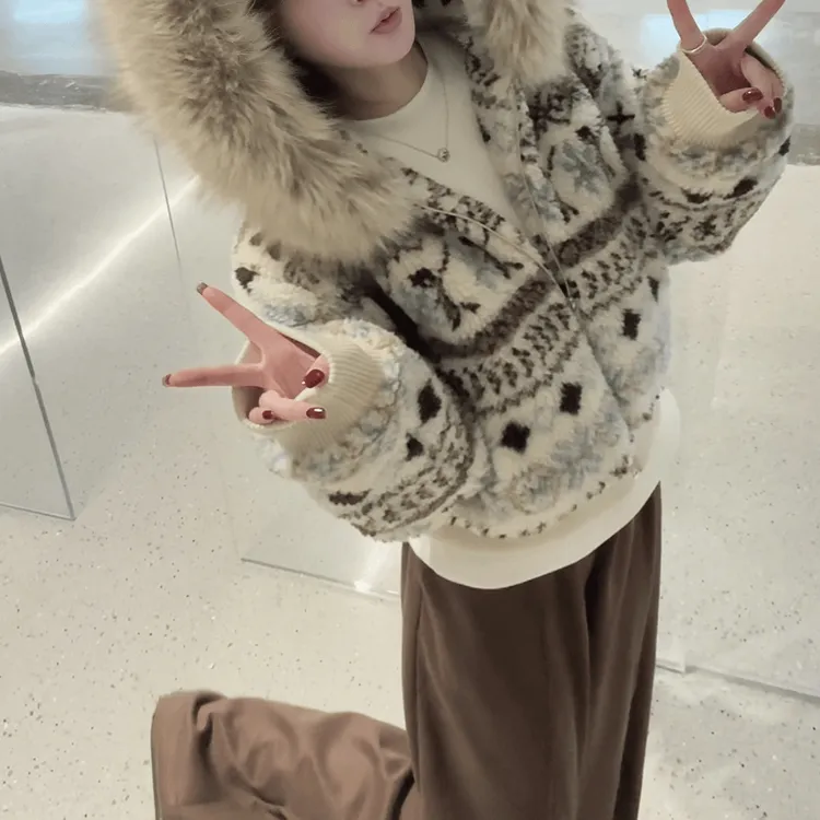 费尔岛大毛领连帽外套女冬季新款宽松慵懒风加厚保暖短款拉链棉服