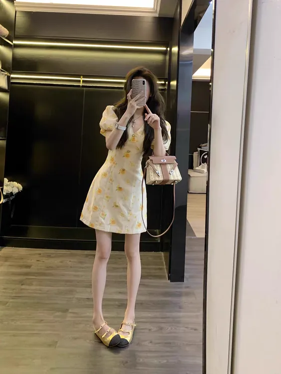 旗袍夏季新款气质连衣裙V领小个子显瘦遮肉碎花小香风连衣裙~