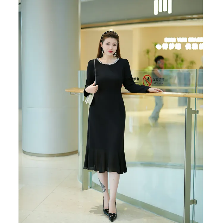 XYD71691赫本串珠小黑裙圆领精致感修身显瘦大码女装鱼尾连衣裙