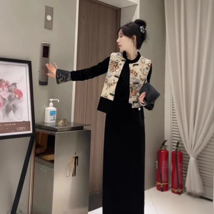2025秋冬新款高级感新中式国风盘扣马甲外套丝绒连衣裙两件套装女