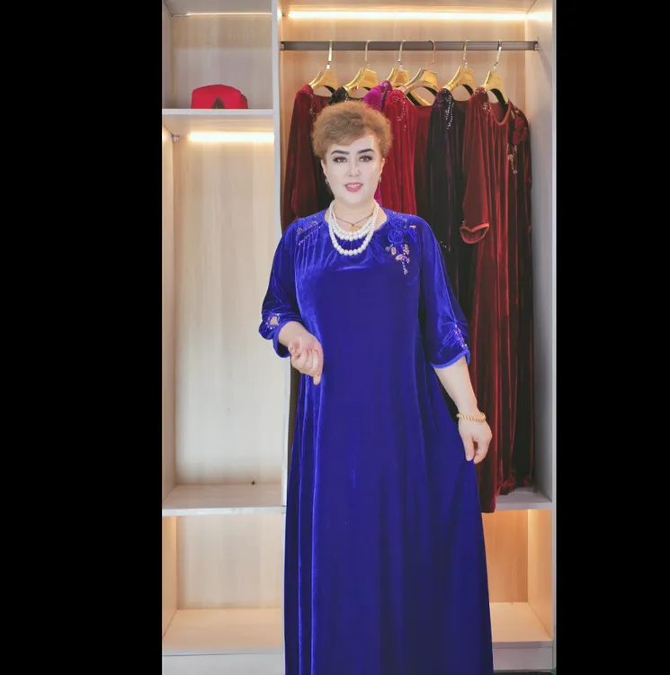 000 ）2025新款法式复古碎花连衣裙收腰宽松大码连衣裙金丝绒！