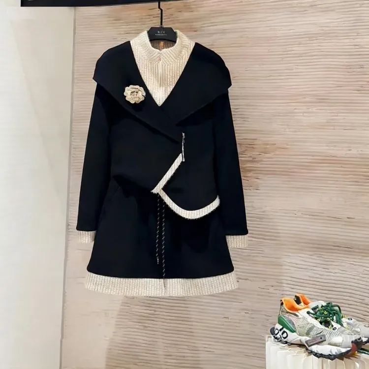 时尚显瘦加绒套装女秋冬新品重工拼接立体花朵卫衣+短裙套装8509