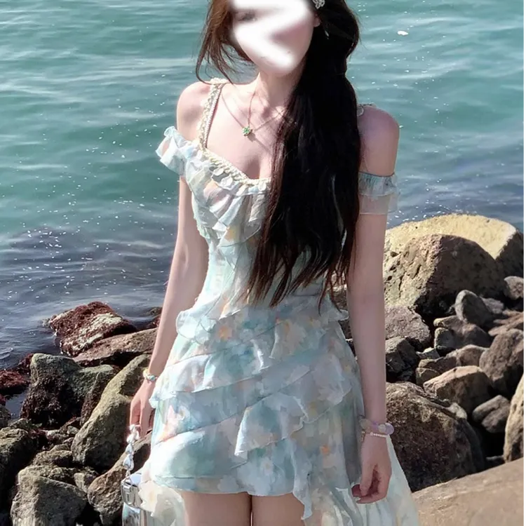 法式甜美纯欲风碎花吊带连衣裙女夏新款显瘦收腰海边度假风连衣裙