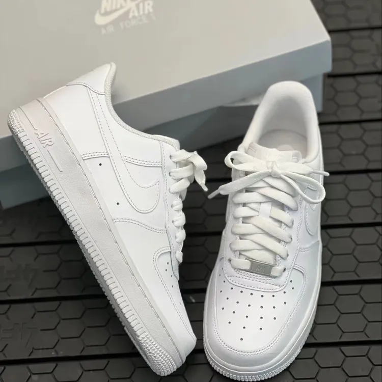 NIKE耐克 Air Force 1 女款低帮纯白色运动鞋休闲板鞋官方正品