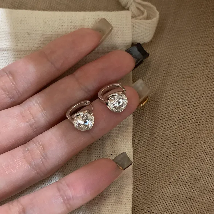 铜合金耳饰 极简主义~清冷感爆闪单钻小耳扣简约小众设计圆脸气质