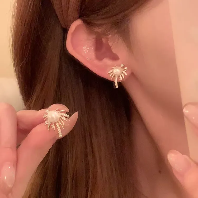 铜合金锆石耳饰 秋冬轻奢精致闪锆烟花珍珠耳环女气质耳针耳饰
