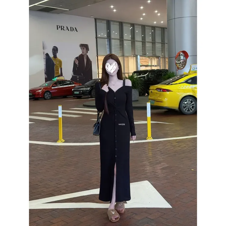 【视觉赢家】神秘姐感秋冬纯欲开叉扭结收腰长袖露肩连衣裙子女装潮