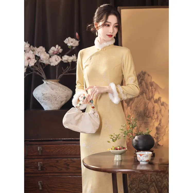新中式国风黄色旗袍2025冬季新款加绒加厚冬装修身显瘦日常连衣裙