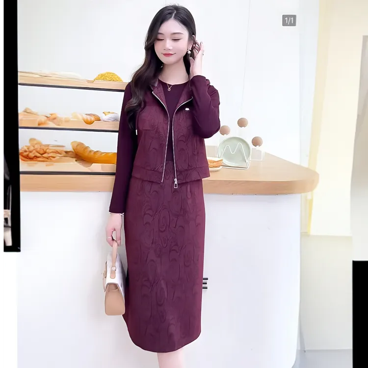 809款2025秋季新款时尚修身长袖马甲带帽搭配拼接连衣裙两件套