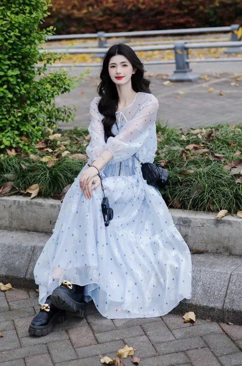 法式蓝色波点长袖连衣裙女2025夏季新款超好看独特漂亮雪纺长裙子