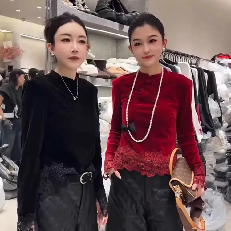 新年款红色新中式丝绒上衣女2026早春新款立领盘扣蕾丝拼接打底衫